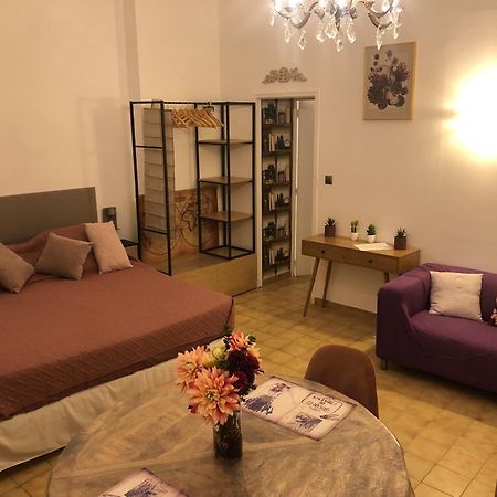 Studio Au Coeur D'Avignon Intra-Muros Exteriör bild